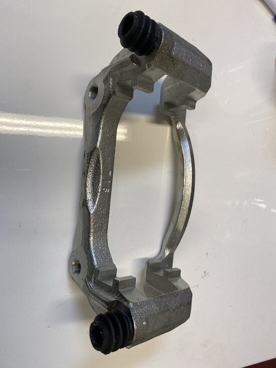 Esipidurikelk 581802TA25 KIA Optima 3